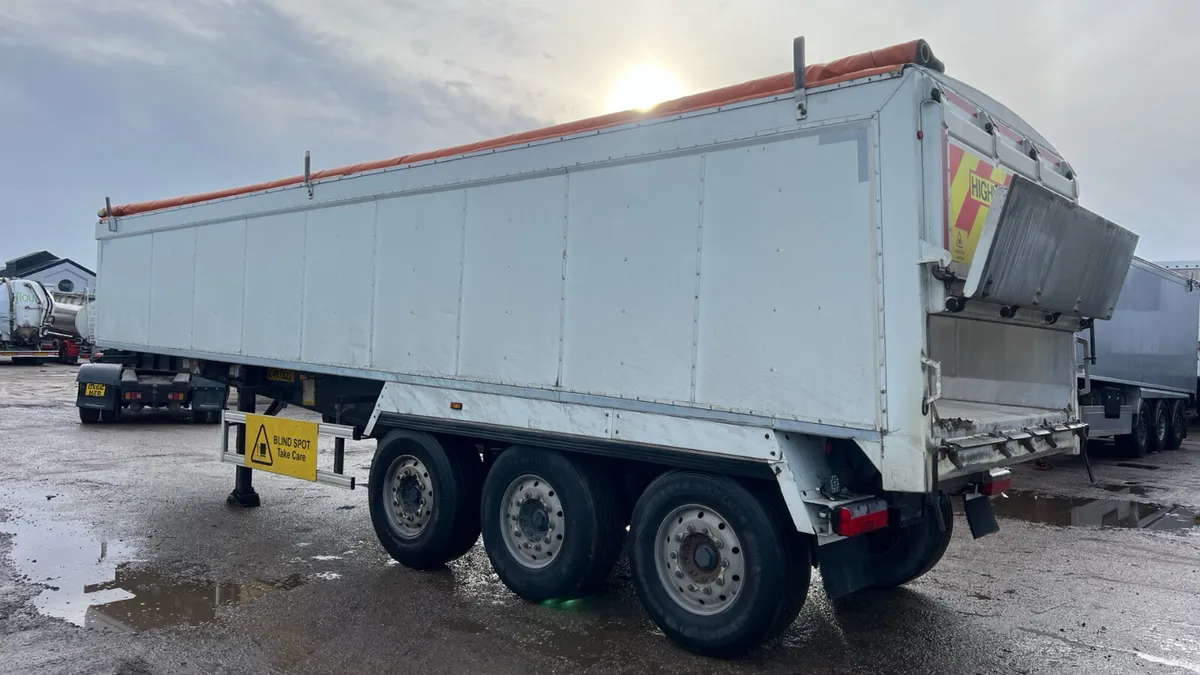2019 Aggregate insulated tipper electrical cover - Image 3
