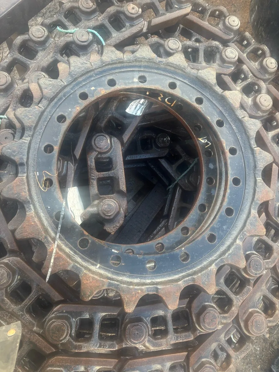 20 ton hitachi chains - Image 1