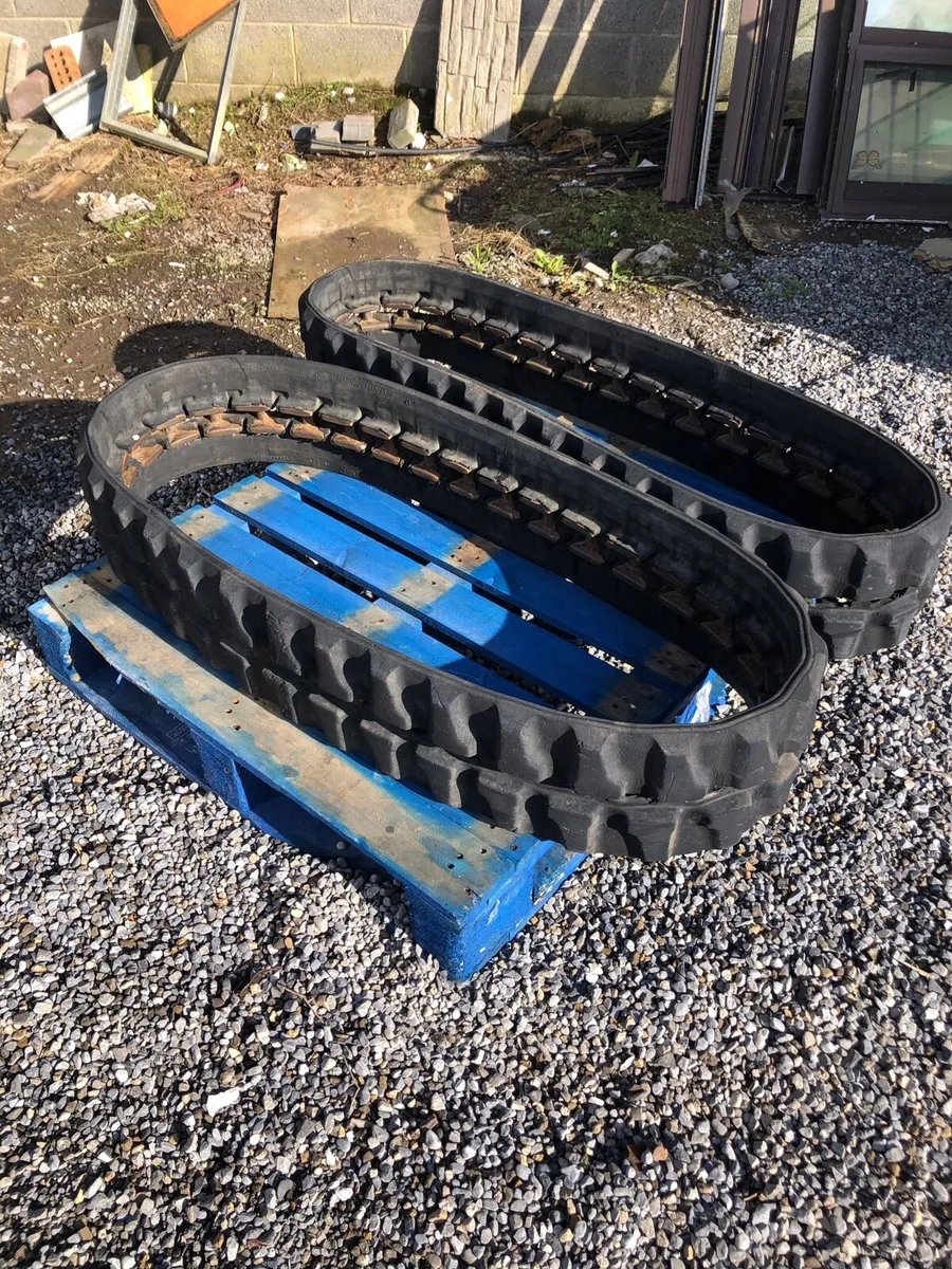 Rubber tracks. - Image 1