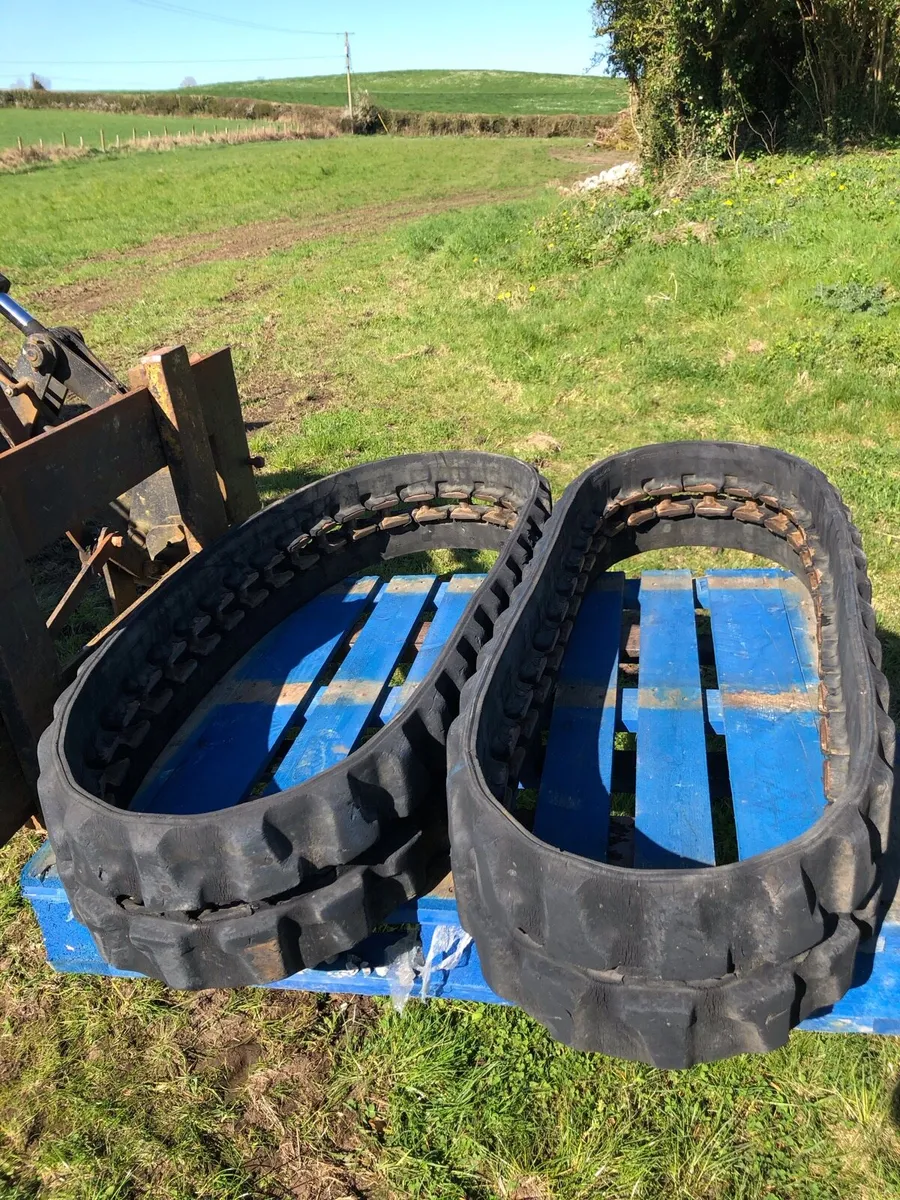 Rubber tracks. - Image 2