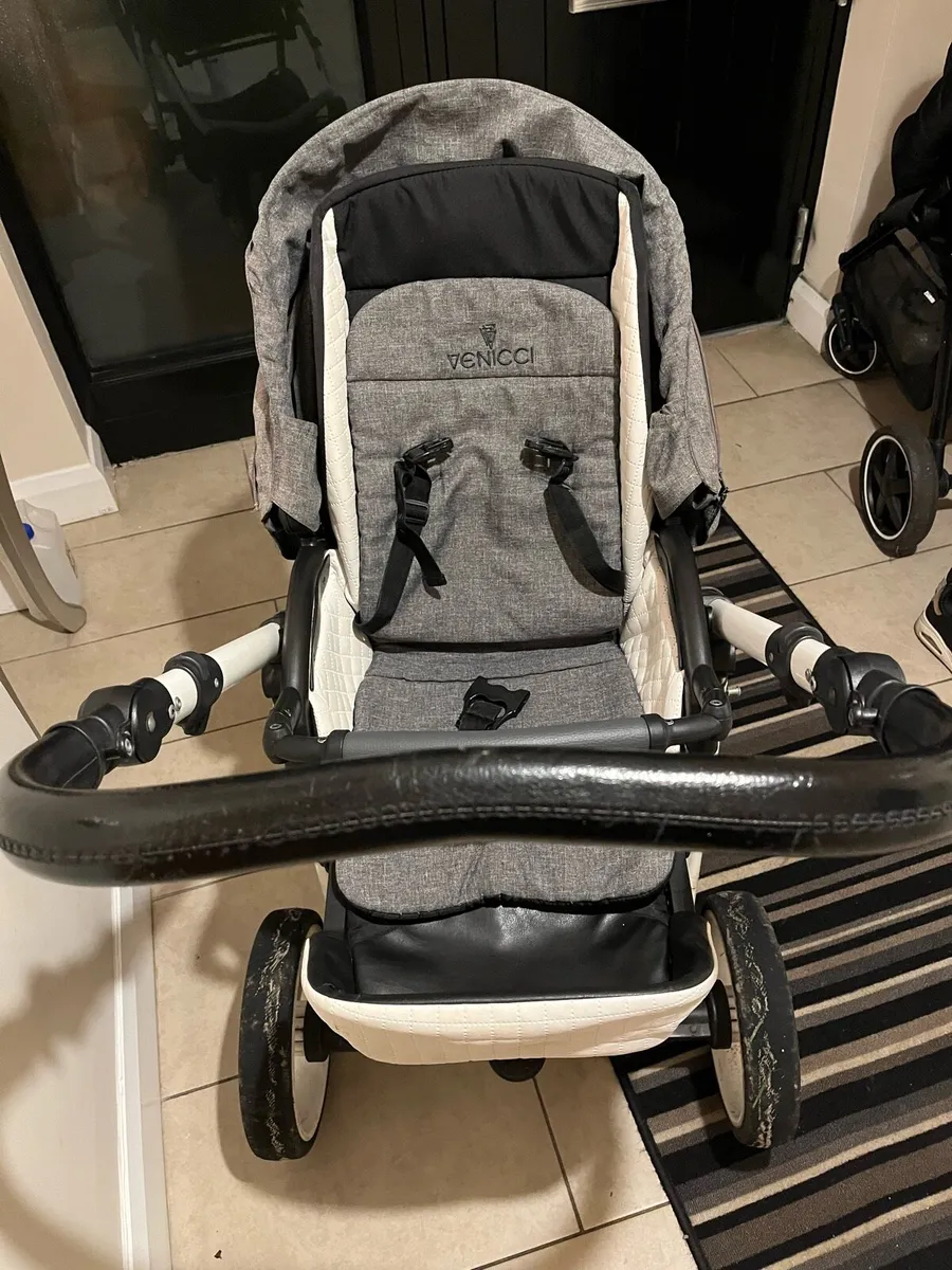 Pram and car seat - Image 4