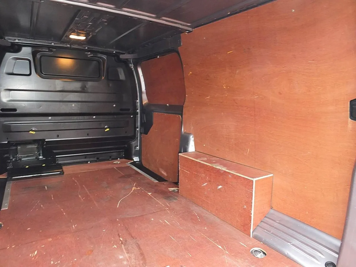 2022 Peugeot Expert Panel Van - Image 4