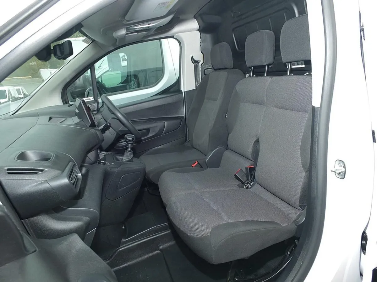 2023 Peugeot Partner Small Panel Van - Image 4