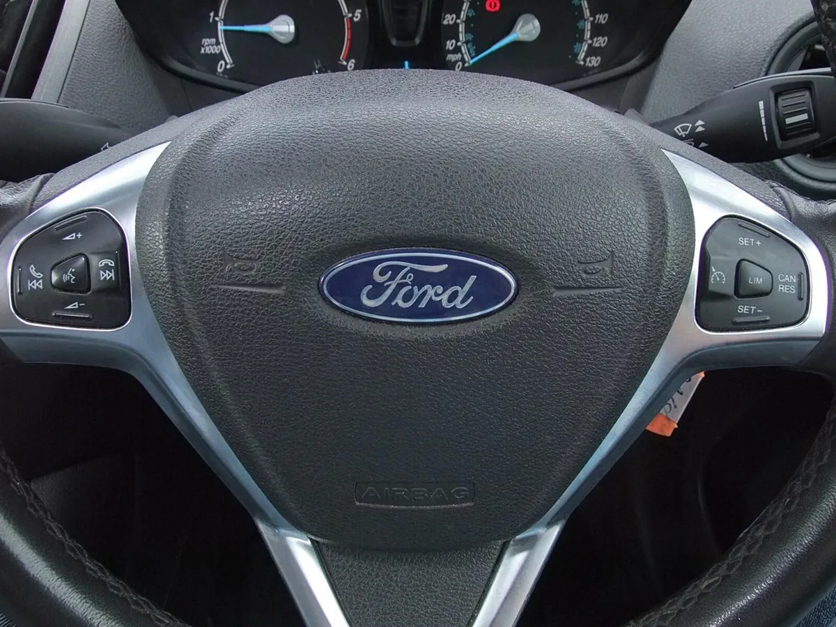 2018 Ford Transit Courier Small Panel Van - Image 4