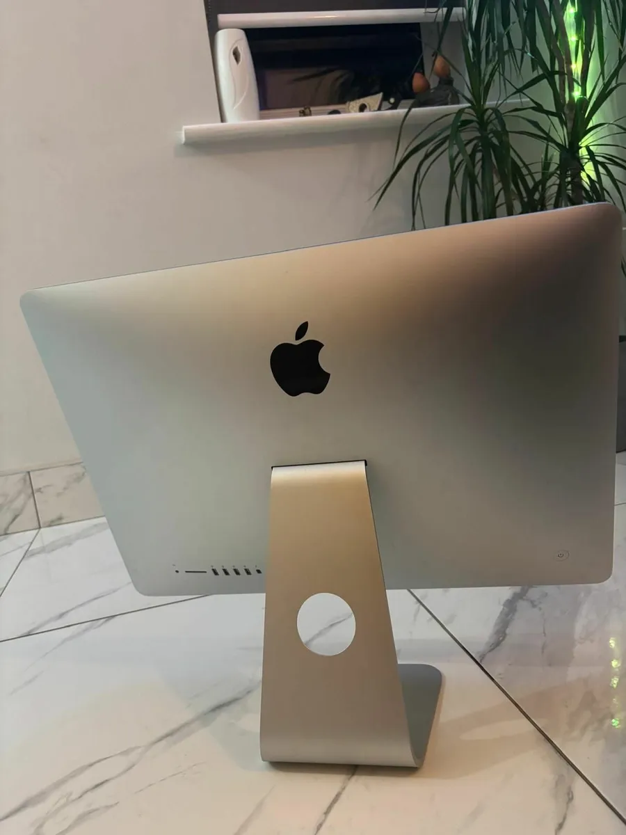 iMac (late 2013) --- Magic Keyboard and Mouse 2 - Image 3