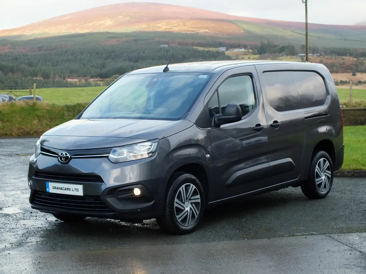 2021 Toyota Proace City Icon - Image 1