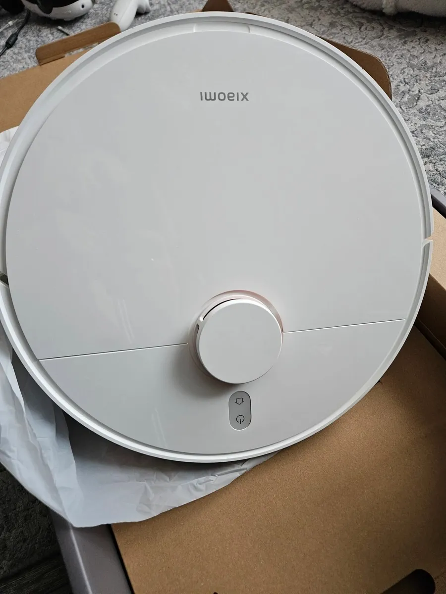 Xiaomi robot vacum s10+ cleaner - Image 1