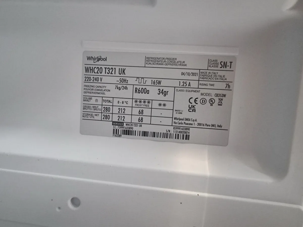 Whirpool built-in fridge freezer - Image 3