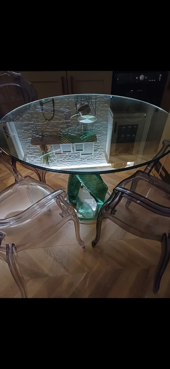 Kitchen table - Image 1