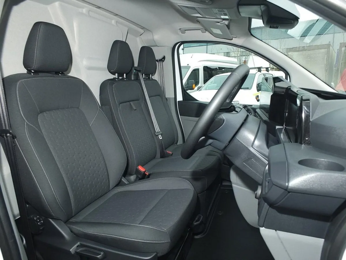 2023 Ford Transit Custom Panel Van - Image 4
