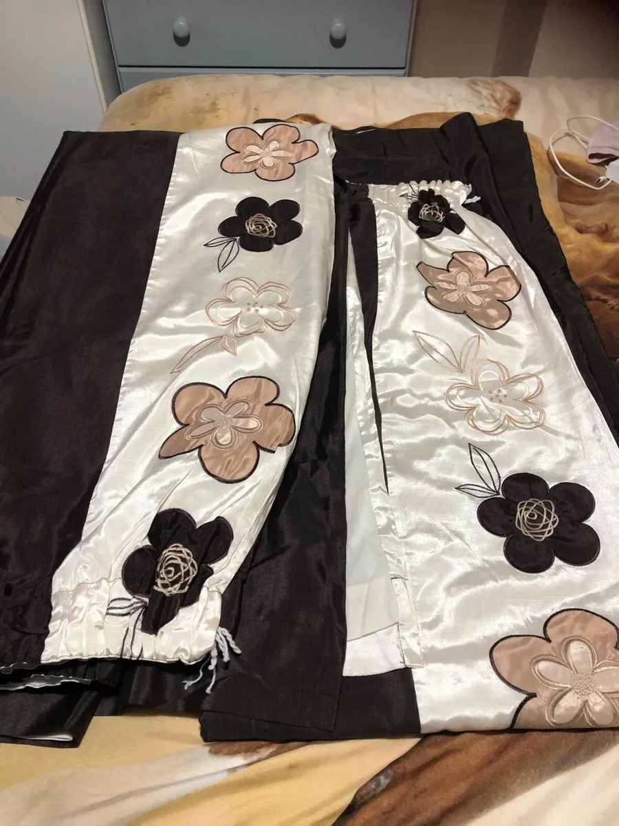 Beautiful curtains 66”x 72” €20 - Image 1