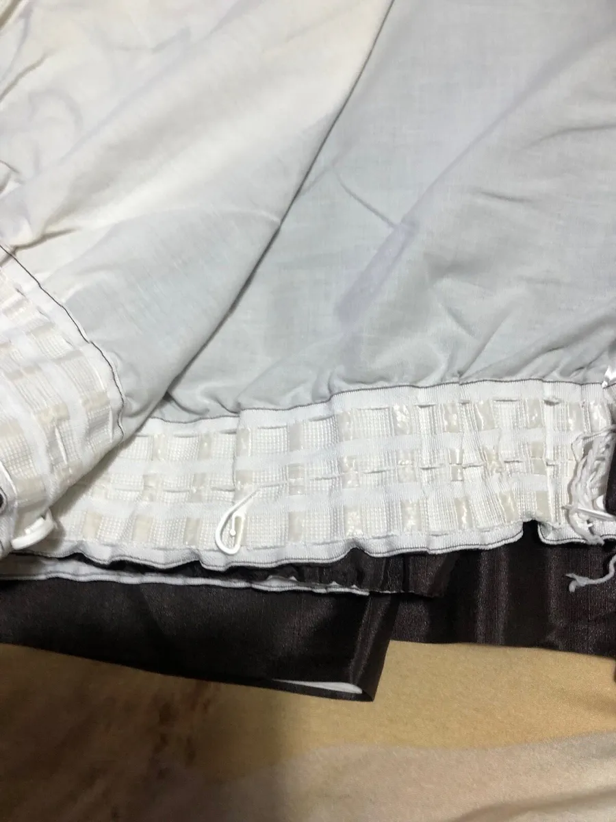 Beautiful curtains 66”x 72” €20 - Image 2