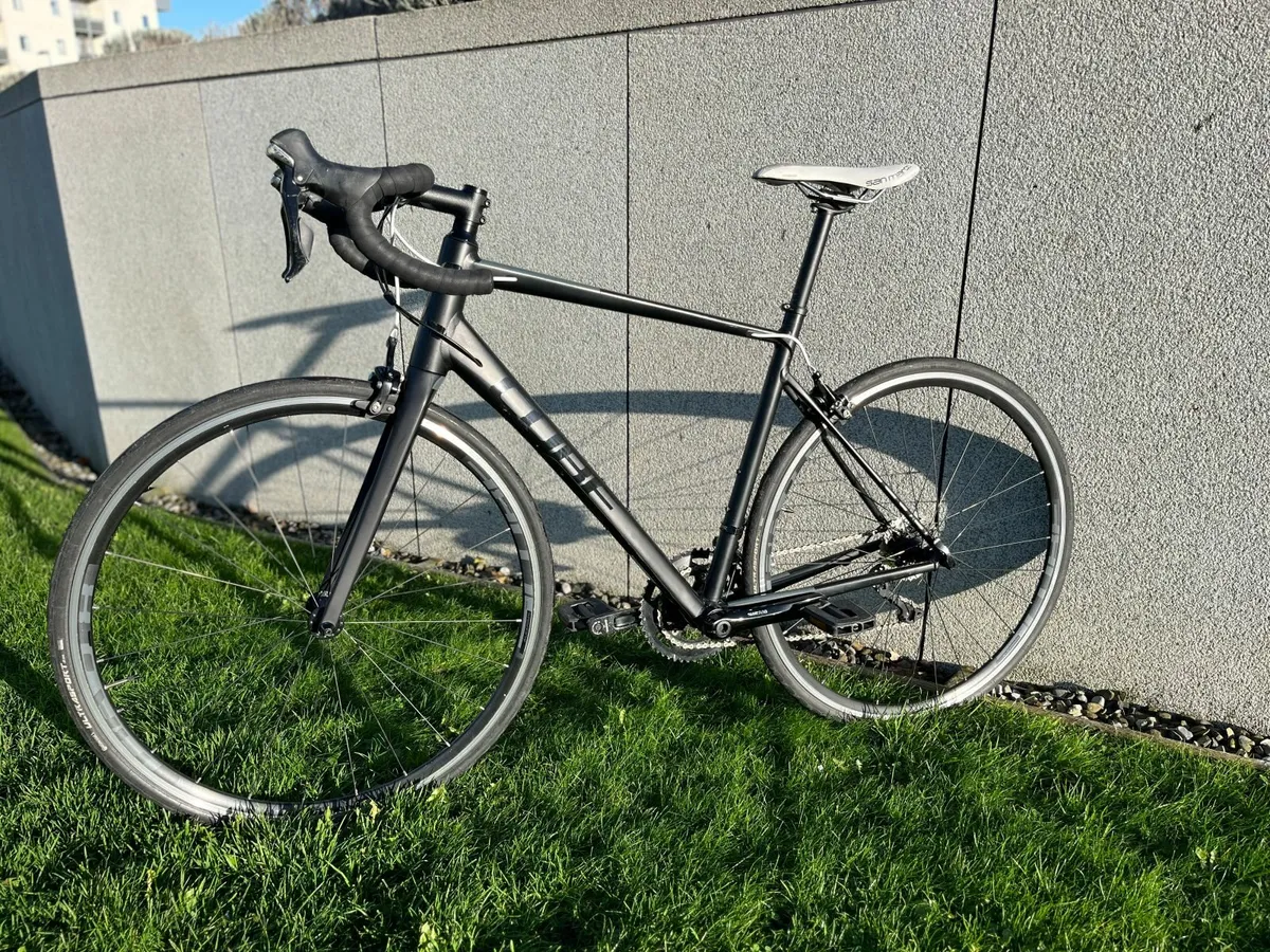 Cube Attain SL Road Bike – Shimano 105 11-Speed - Image 1