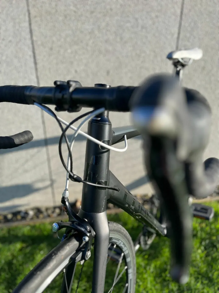 Cube Attain SL Road Bike – Shimano 105 11-Speed - Image 3