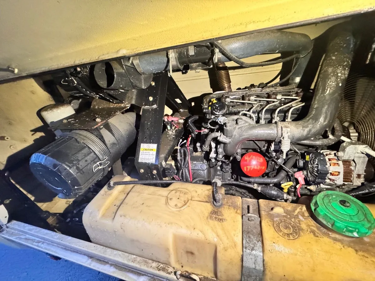 2018 doosan air compressor - Image 4