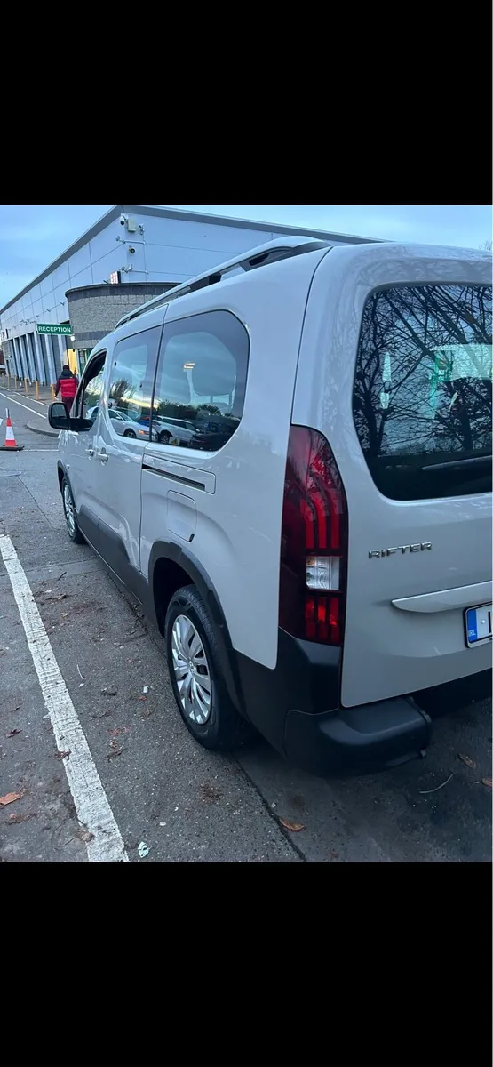 Dublin taxi rental 01 7979189 - Image 1