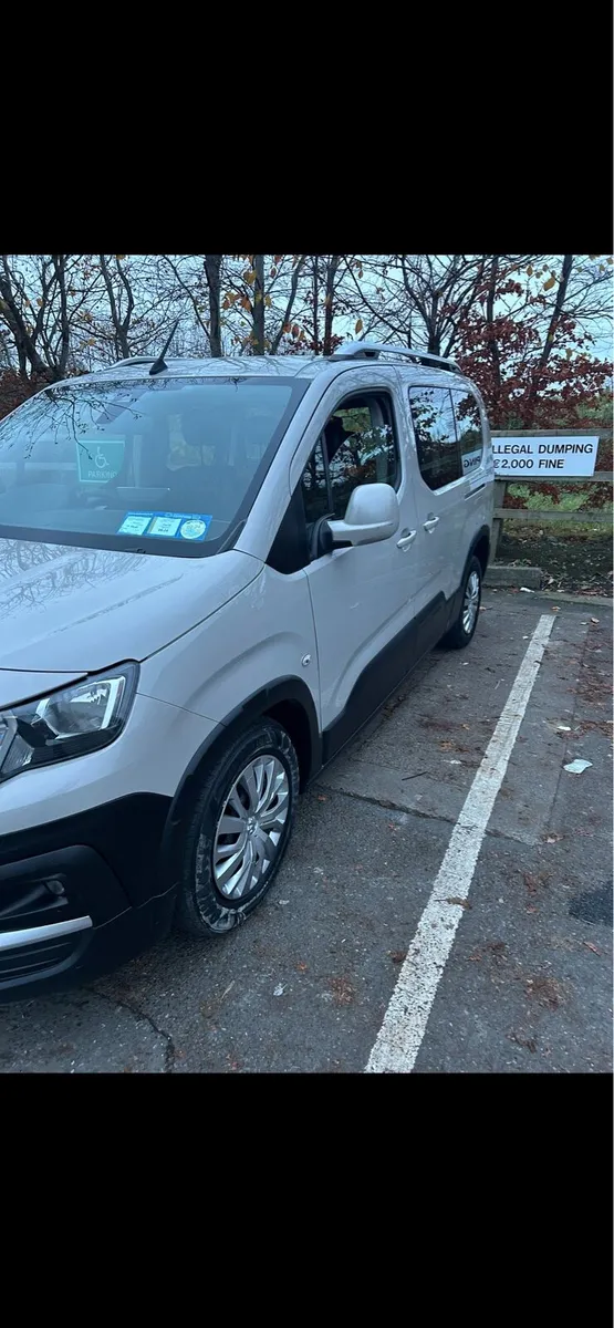 Dublin taxi rental 01 7979189 - Image 2