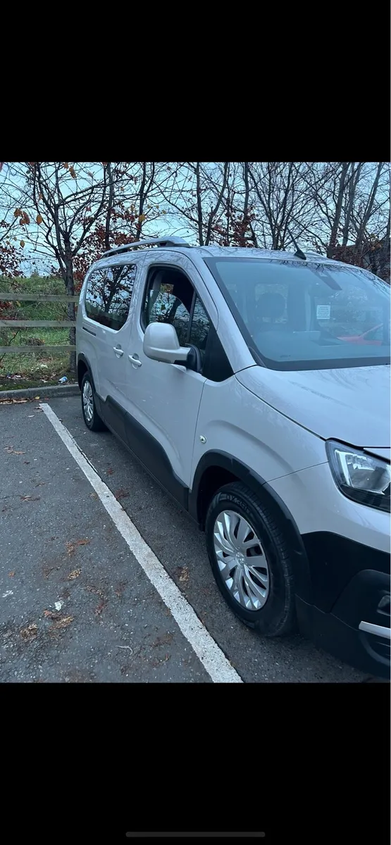 Dublin taxi rental 01 7979189 - Image 3