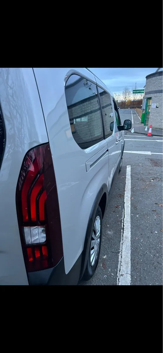 Dublin taxi rental 01 7979189 - Image 4