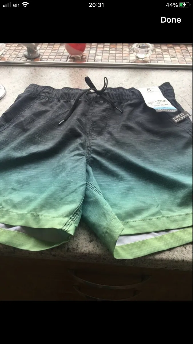 Mens BNWT Billabong shirts size S €25 - Image 1