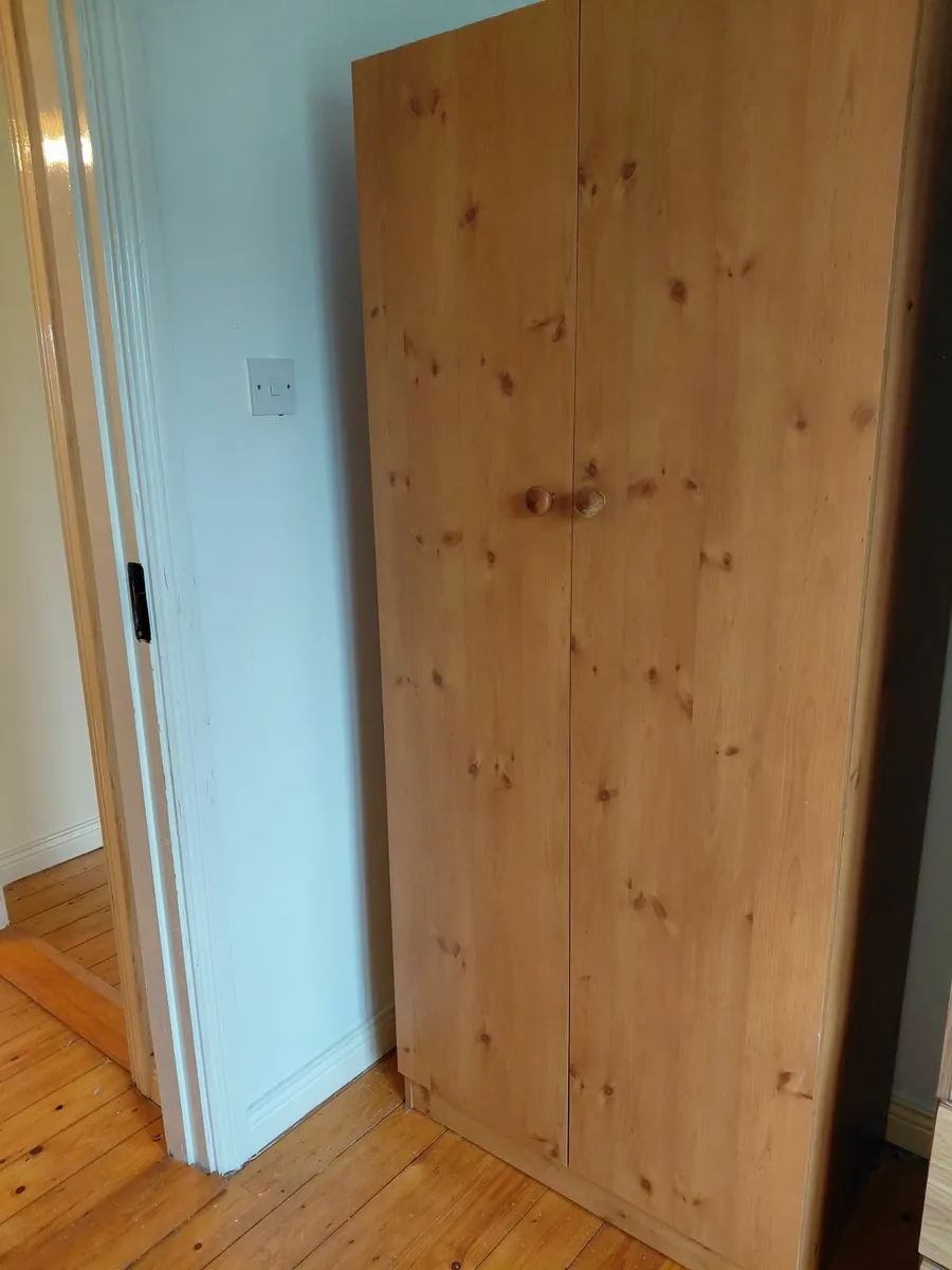 Table and chairs, - Image 2