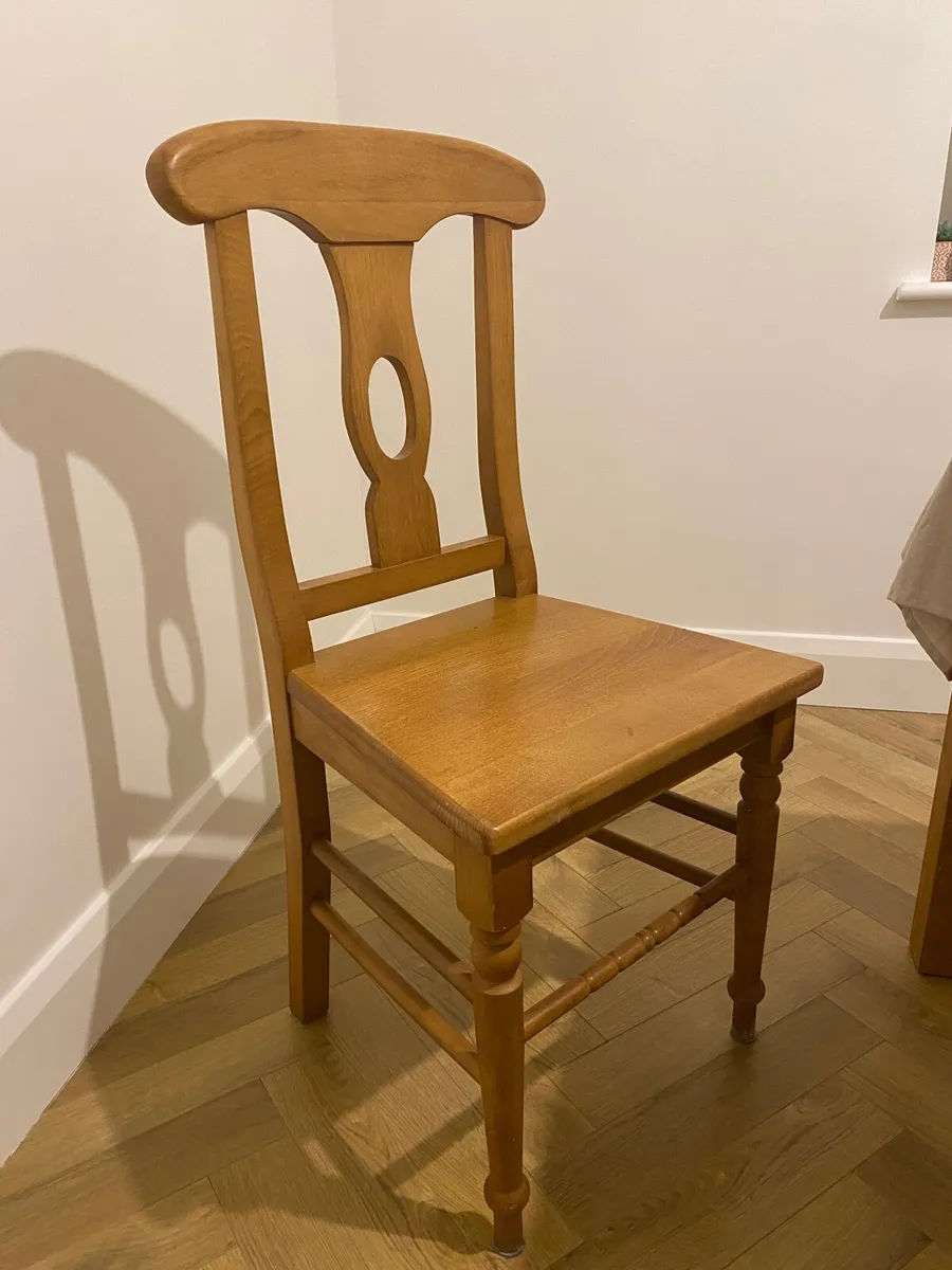 Table and chairs - Image 2