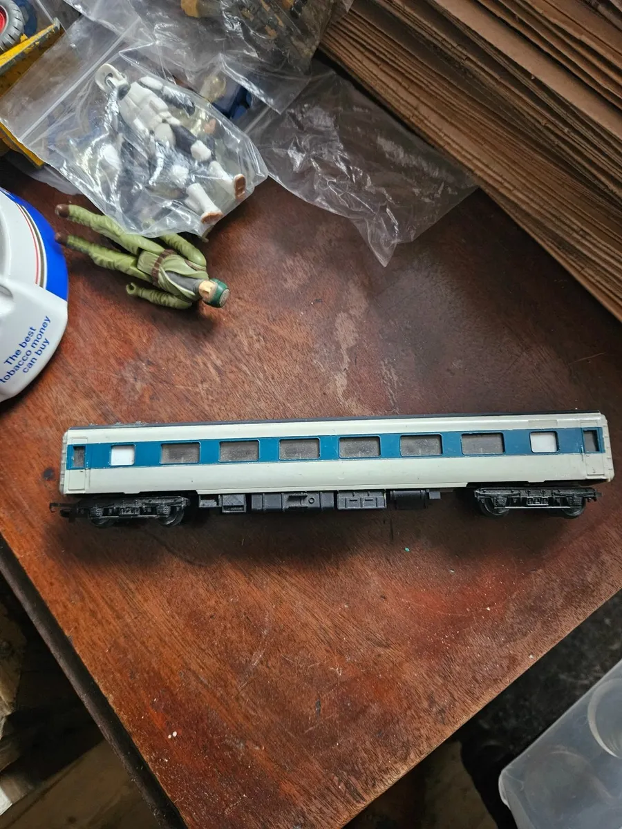 Hornby Triang OO Gauge Carraige - Image 1