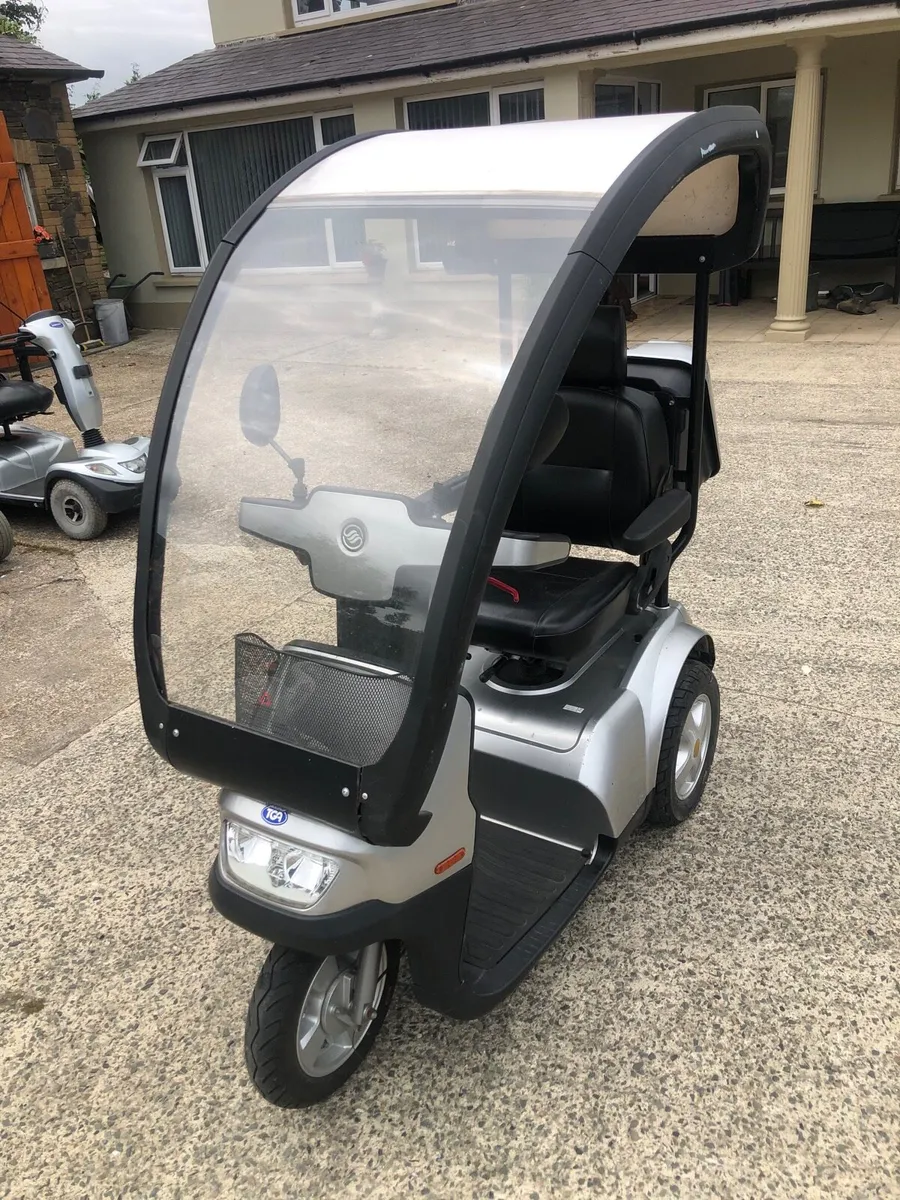 Mobility scooter with canopy - Image 1