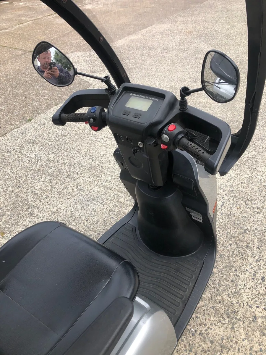 Mobility scooter with canopy - Image 3