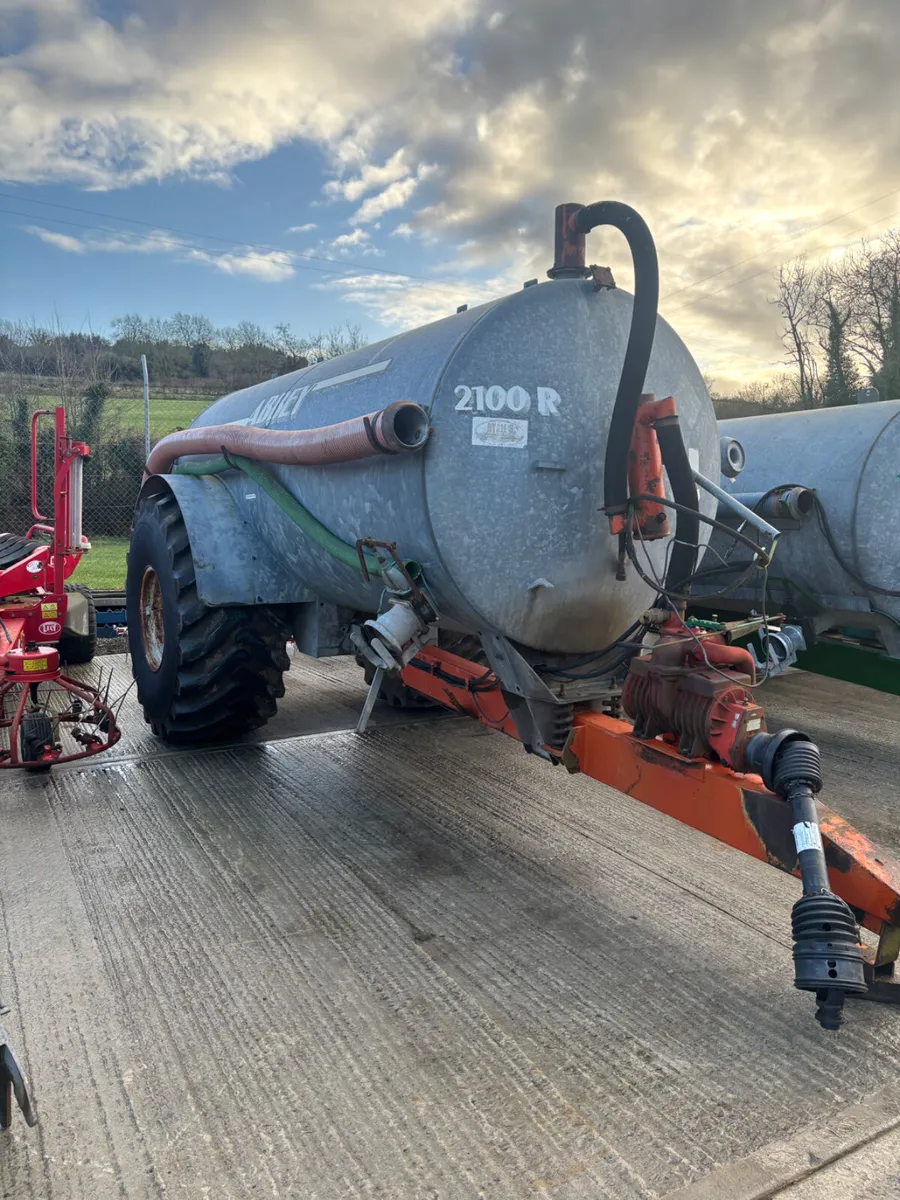 ABBEY 2100 GALVANISED TANKER - Image 1