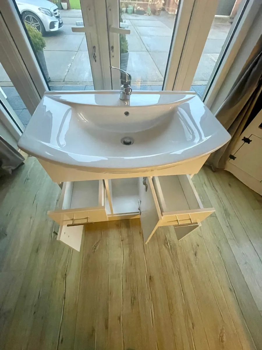 Sonas Vanity Unit with Sink - Image 2