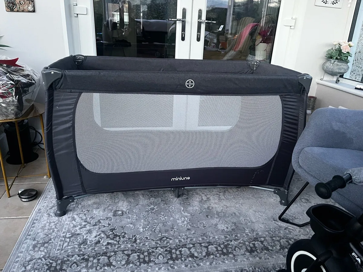 Folding cot - Image 1