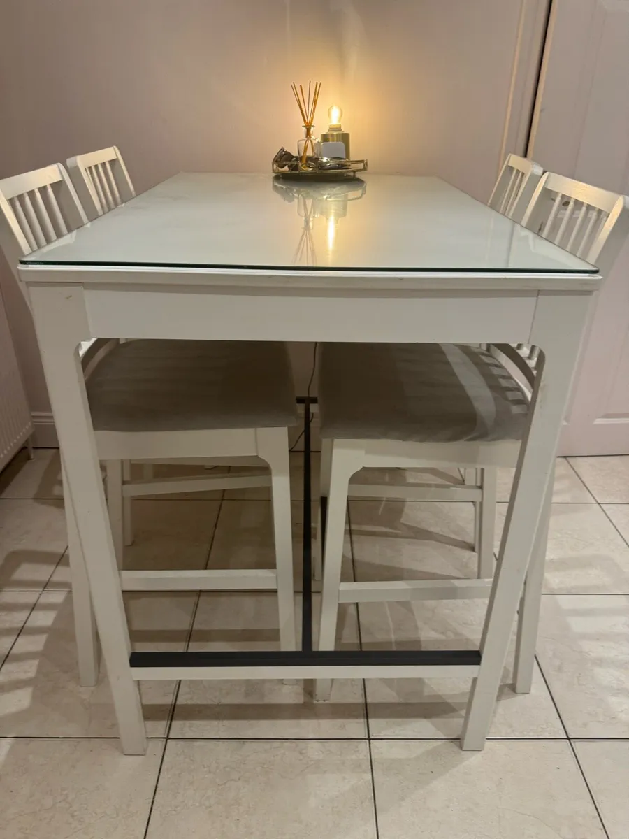 Kitchen table high table and chairs - Image 3