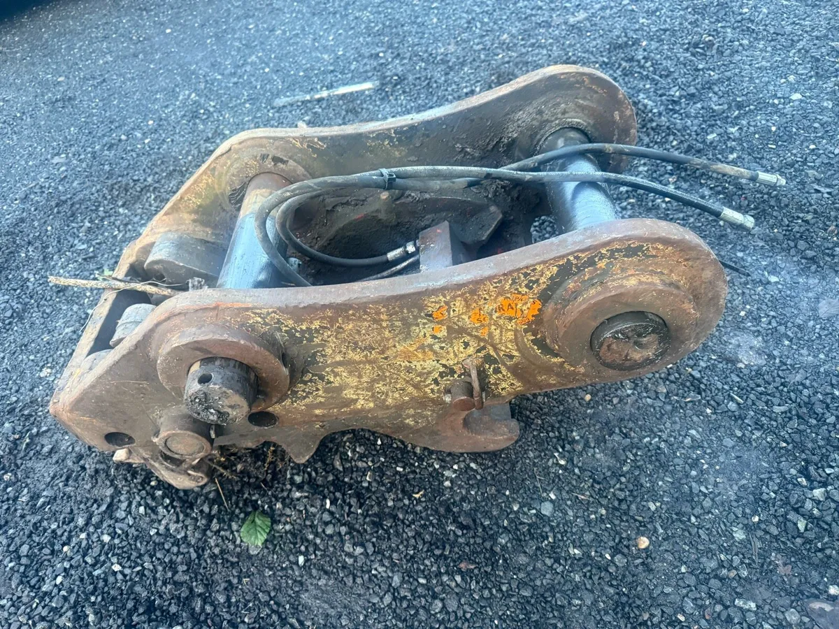 20 TON QUICK HITCH - Image 1