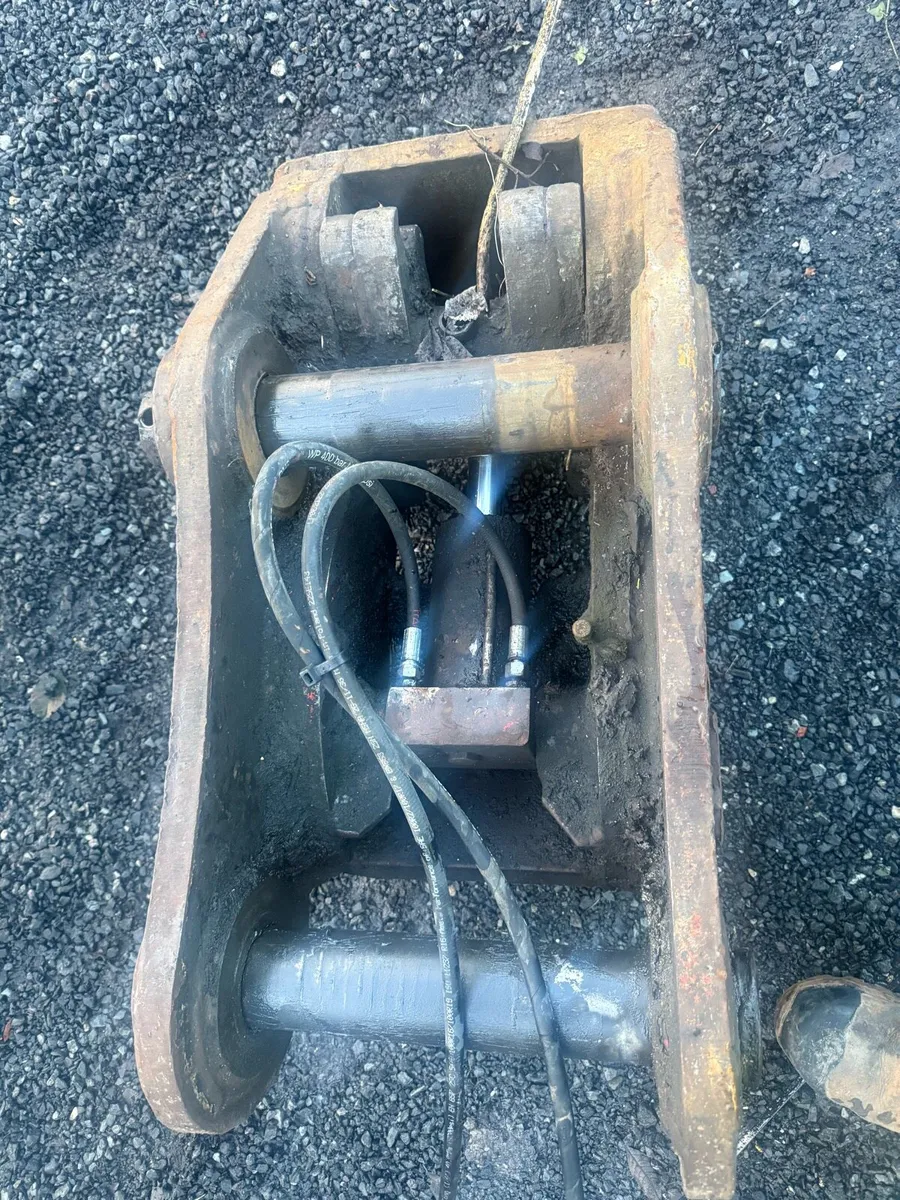 20 TON QUICK HITCH - Image 2