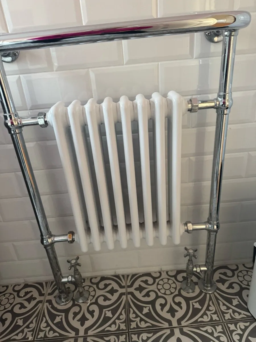 Column towel radiator chrome - Image 1