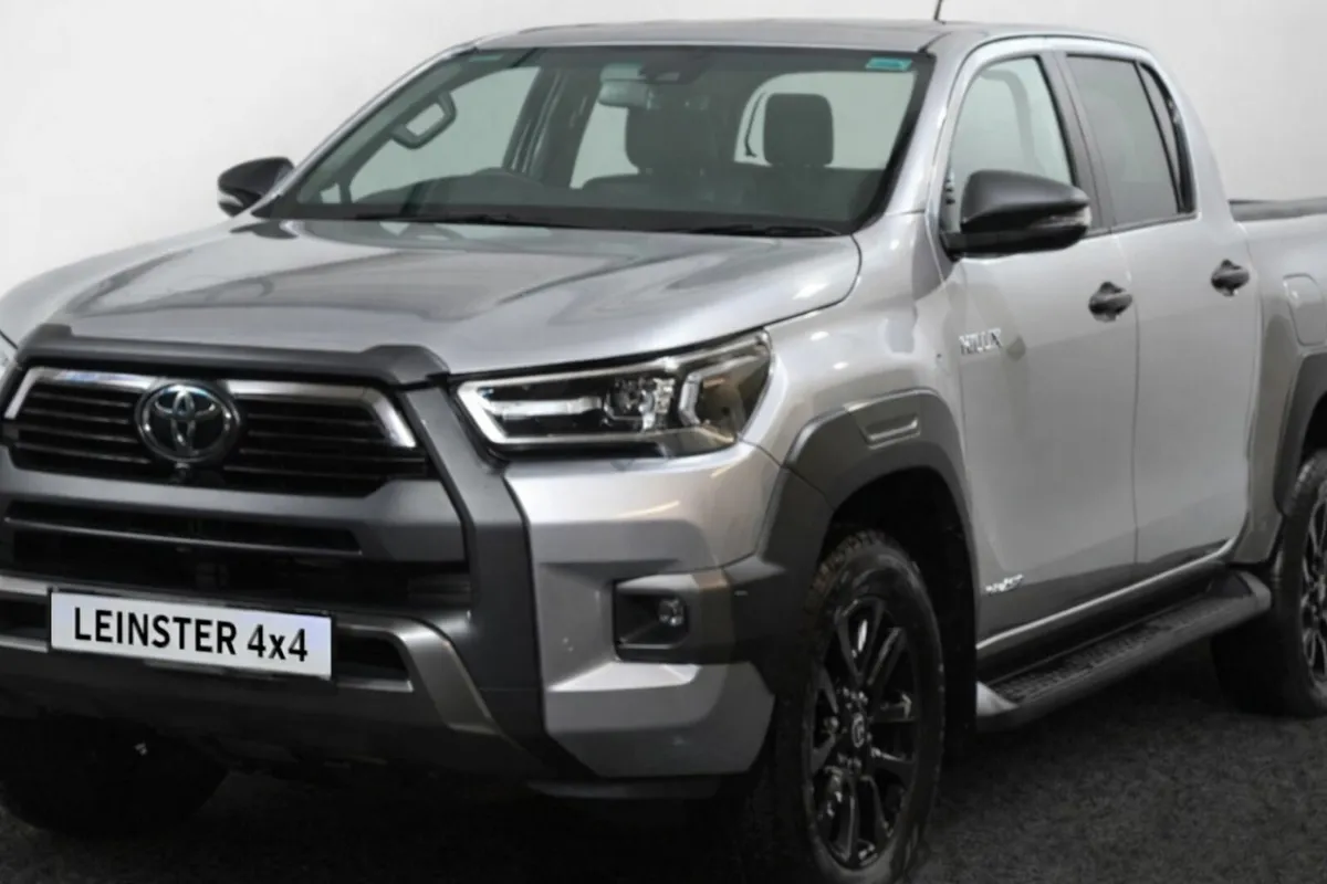 2023 Toyota Hilux 2.8 Invincible Breaking Only - Image 2