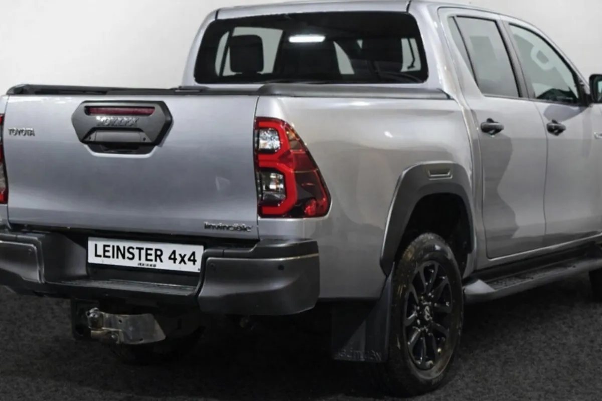 2023 Toyota Hilux 2.8 Invincible Breaking Only - Image 3