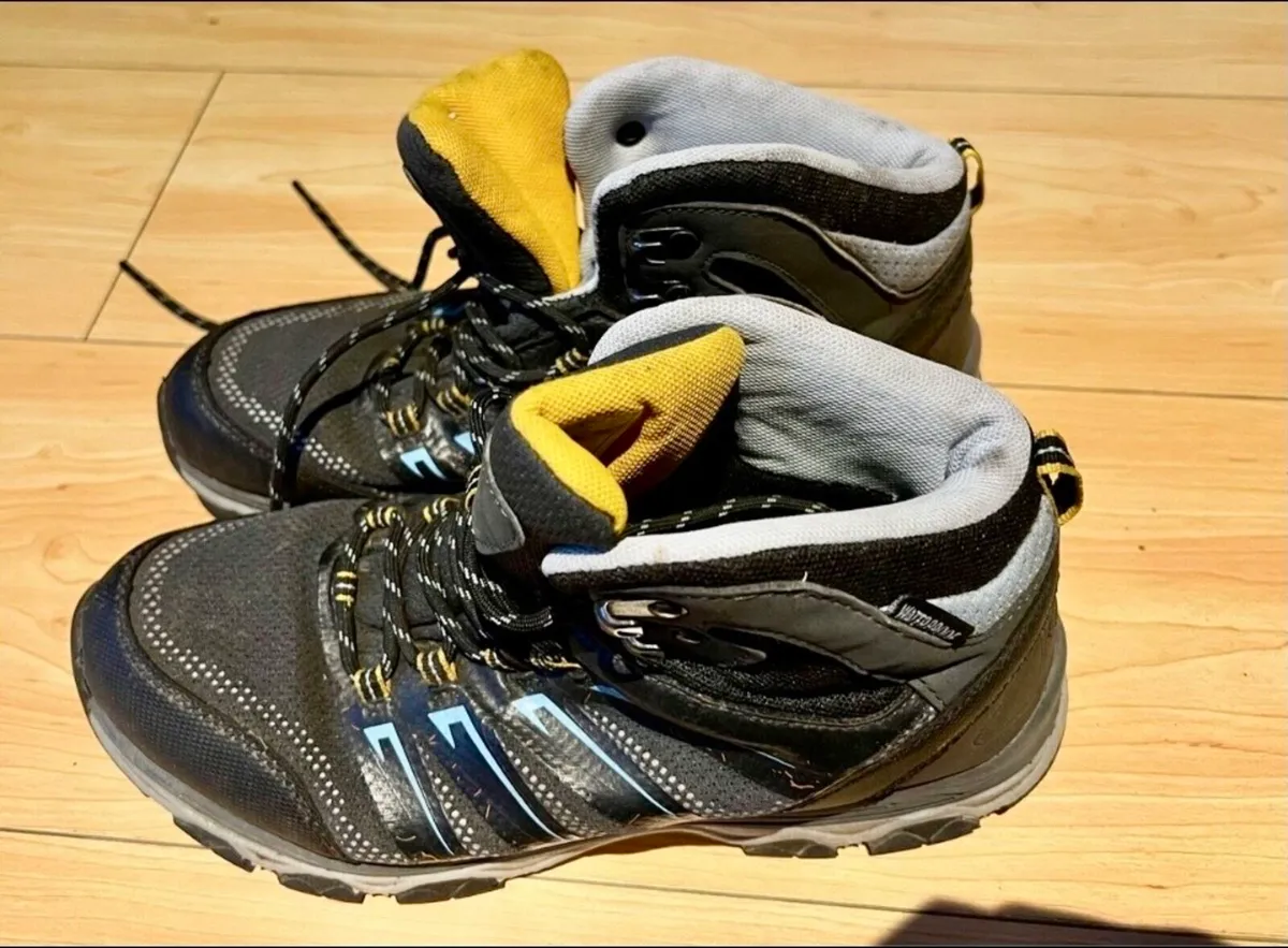 Hiking shoes - Image 4