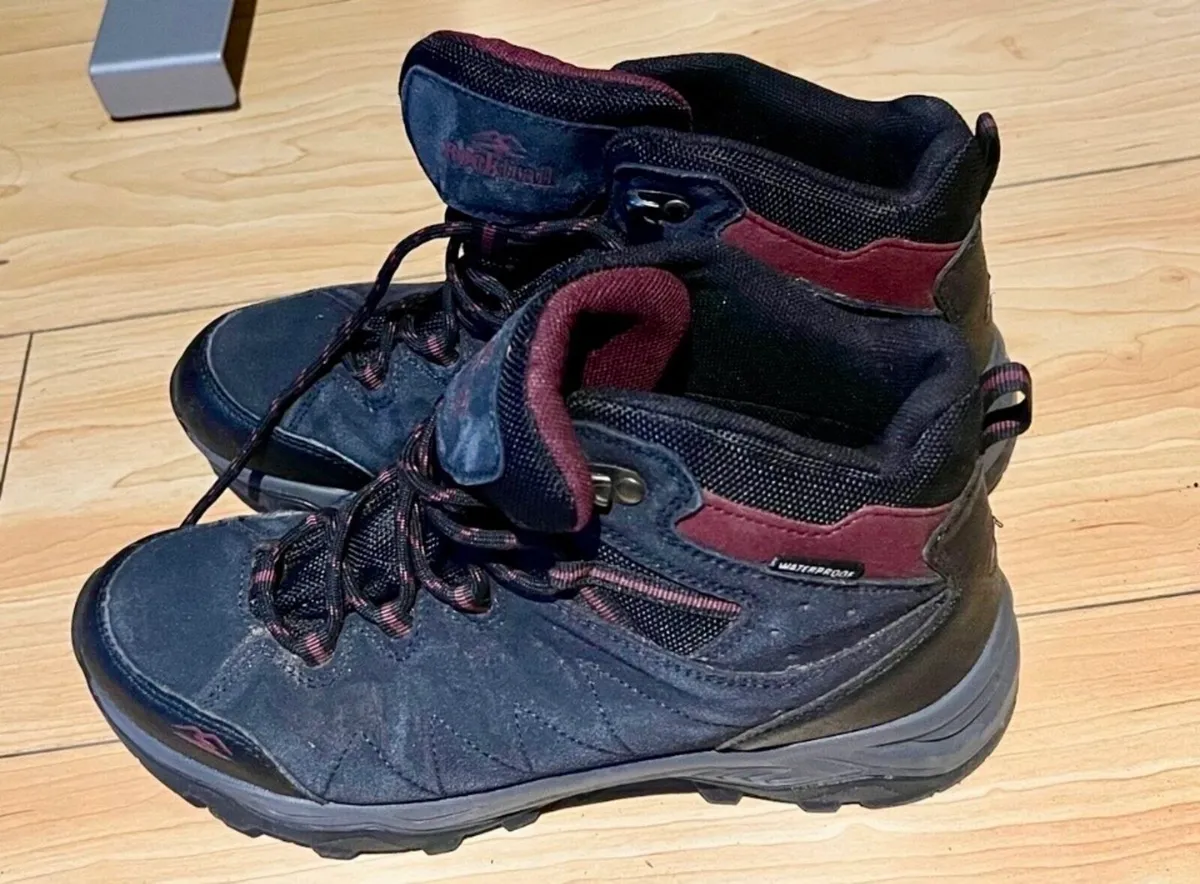 Hiking shoes - Image 1