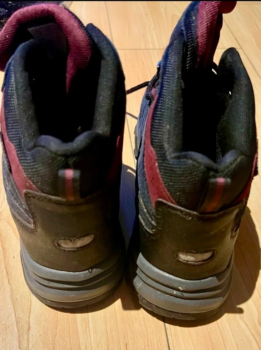 Hiking shoes - Image 2