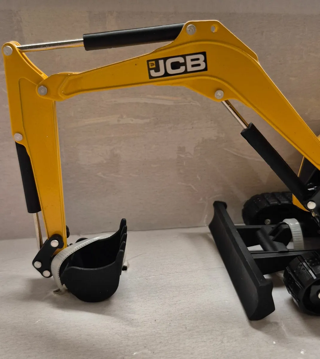 Britains JCB 86C-1 Midi Excavator Model - Image 2