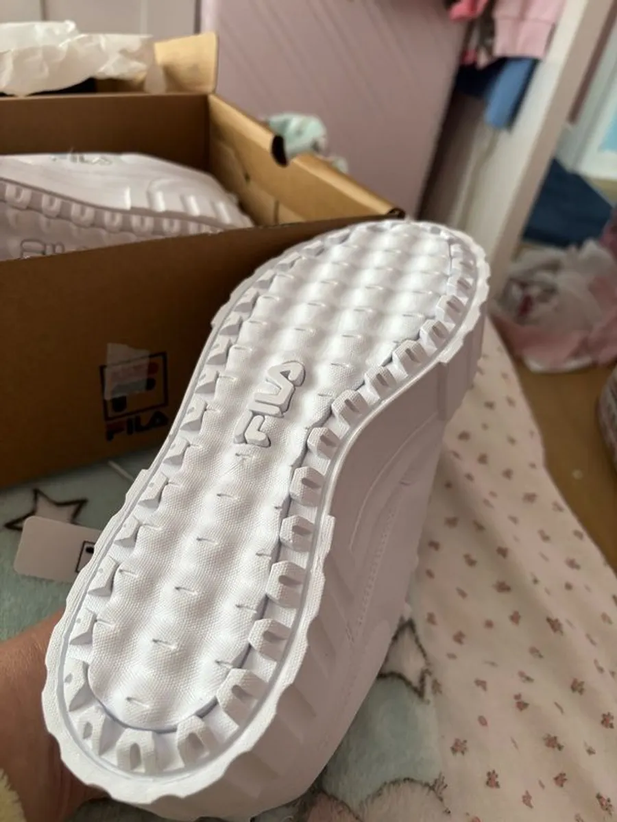 Brand new Fila runners size 4and half - Image 3