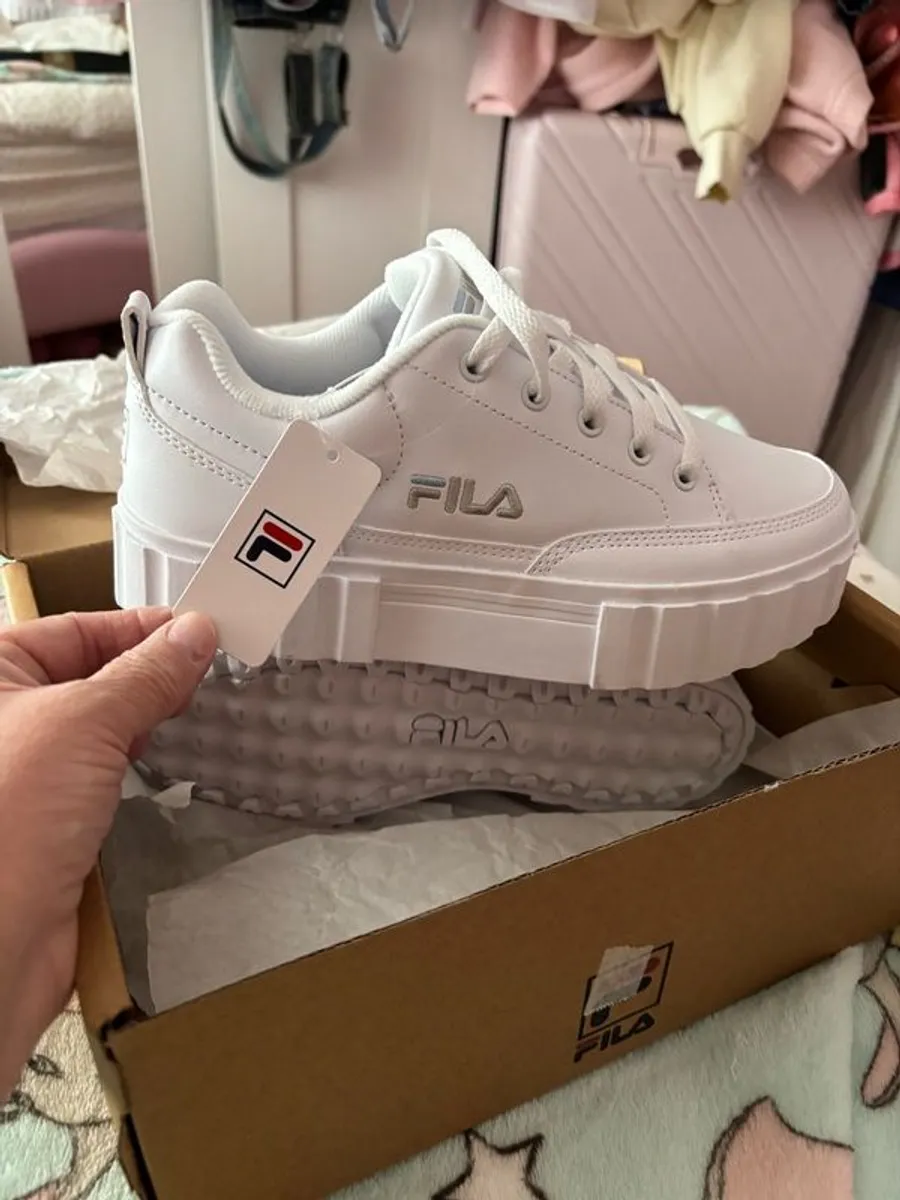 Brand new Fila runners size 4and half - Image 4