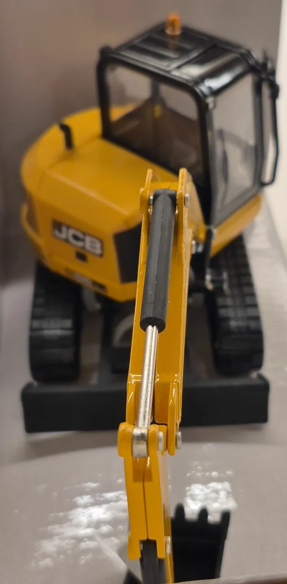 Britains JCB 86C-1 Midi Excavator Model - Image 4