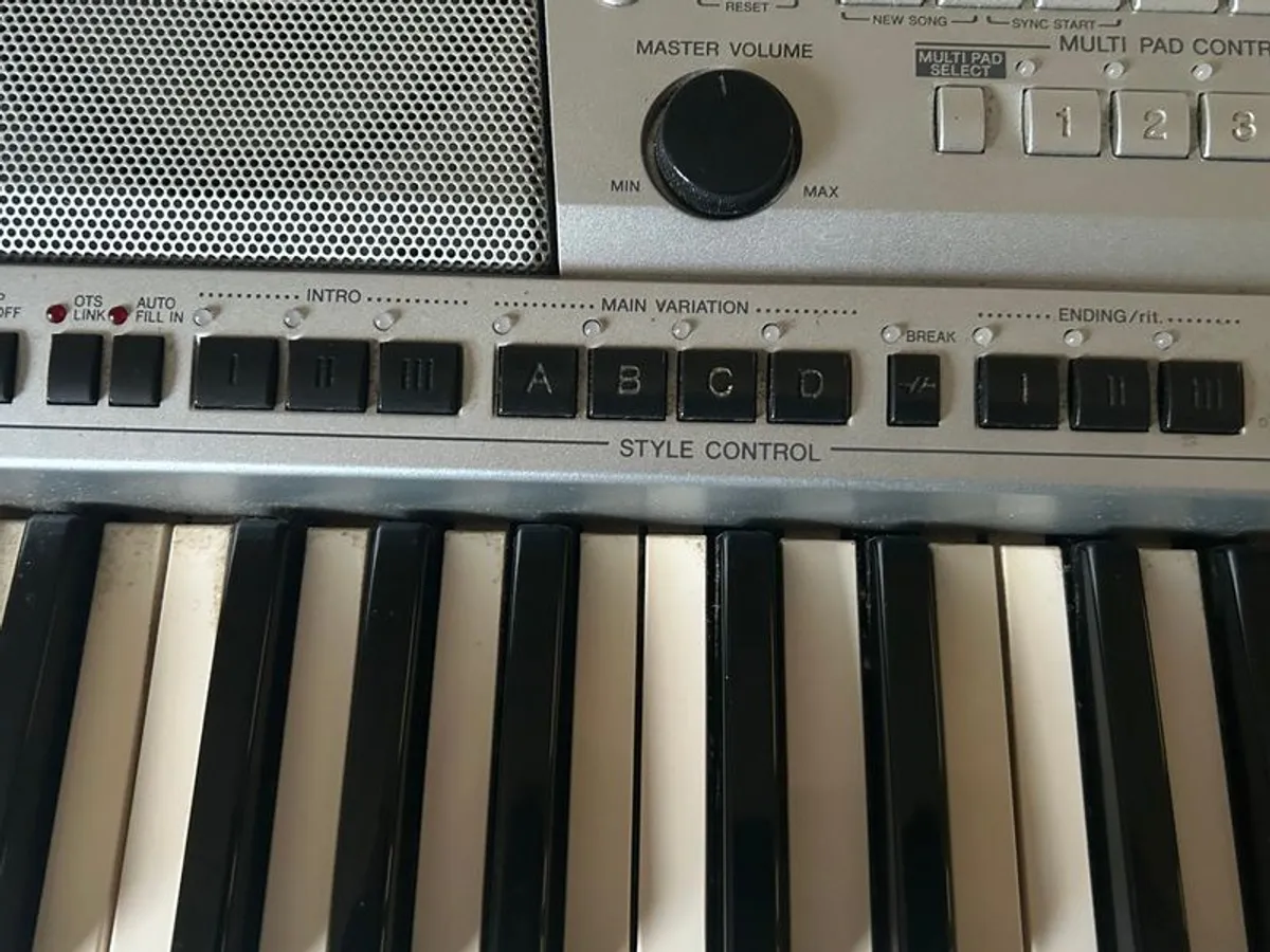 Yamaha PSR-3000 for sale - Image 2