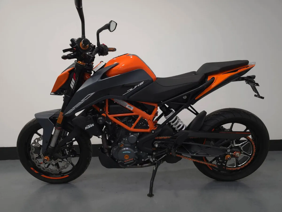 KTM DUKE 390 WITH EXTRAS - Image 4