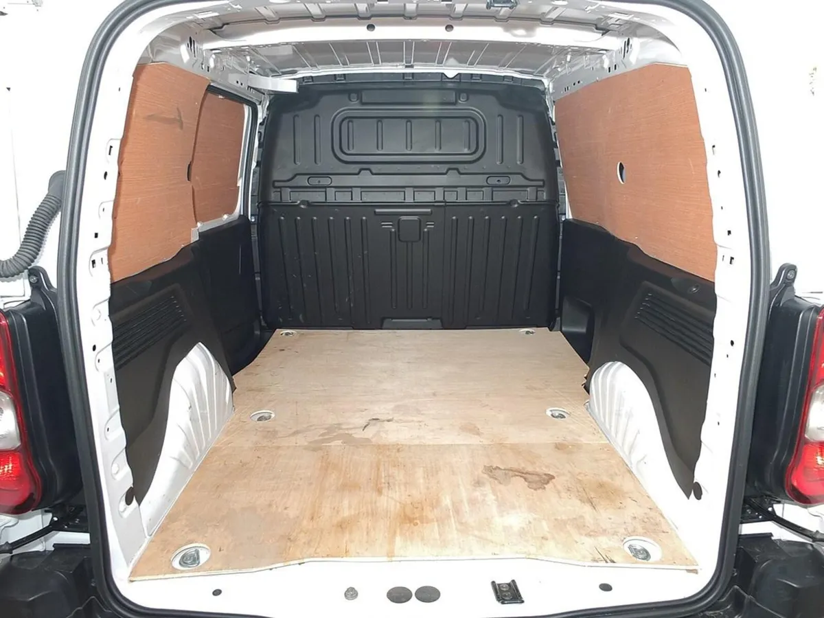 2024 Vauxhall Combo Small Panel Van - Image 4