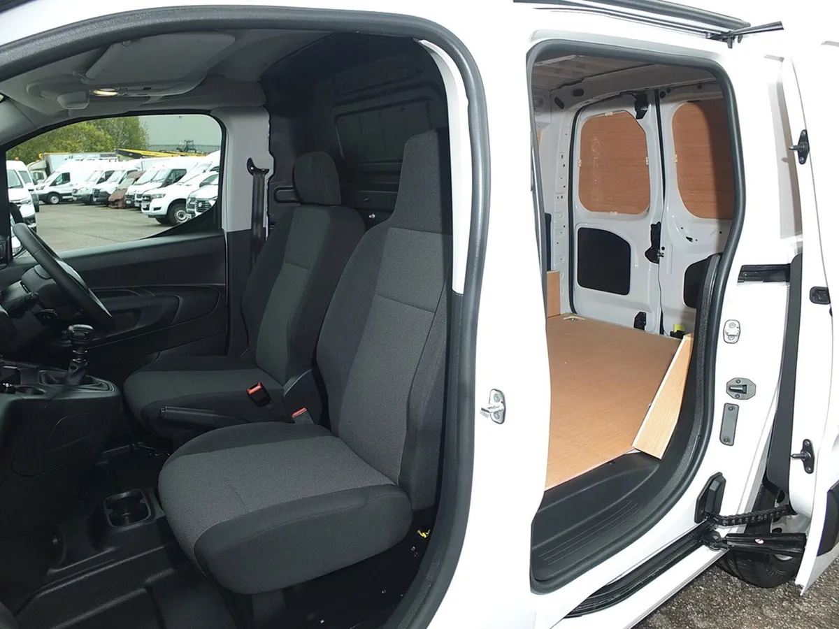 2023 Citroen Berlingo Small Panel Van - Image 2