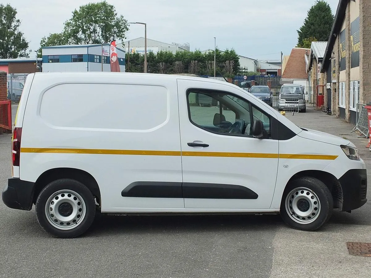 2023 Citroen Berlingo Small Panel Van - Image 3